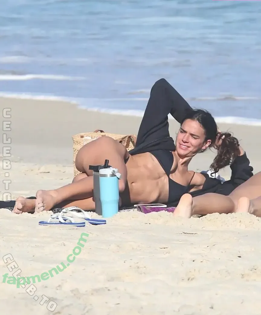 Bruna Marquezine nude photo #1188 (BruMarquezine / brunamarquezine)