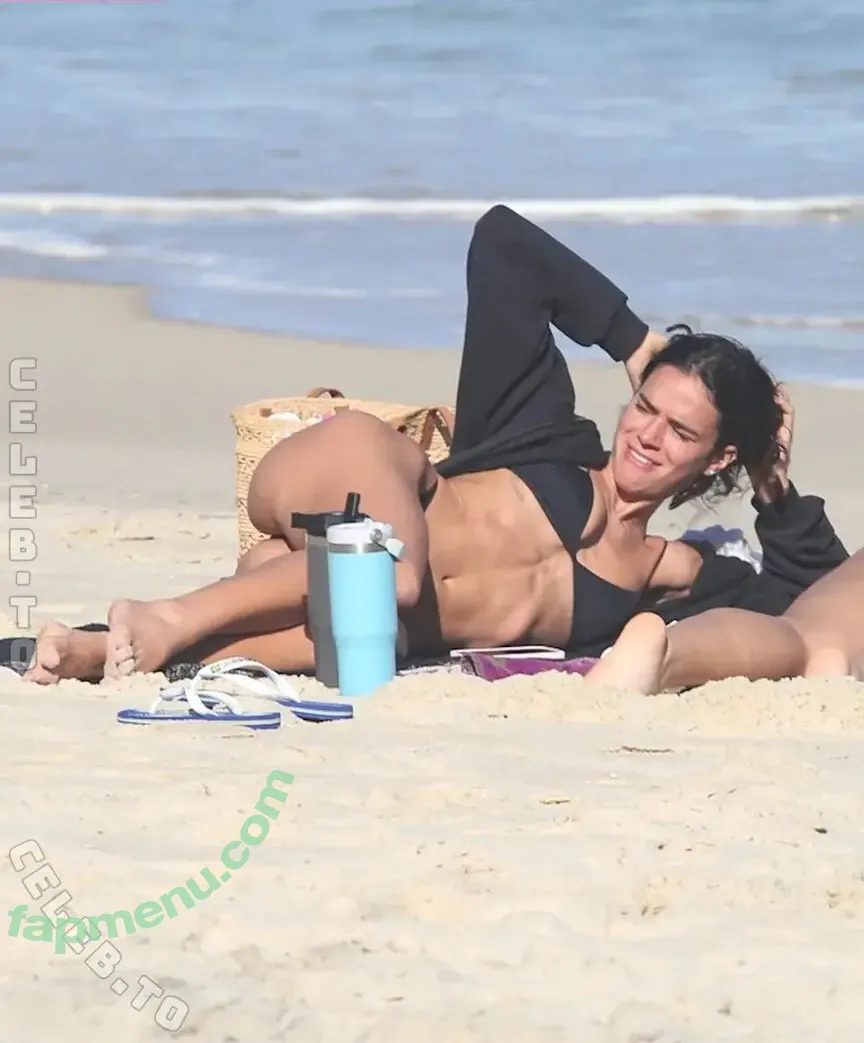 Bruna Marquezine nude photo #1192 (BruMarquezine / brunamarquezine)