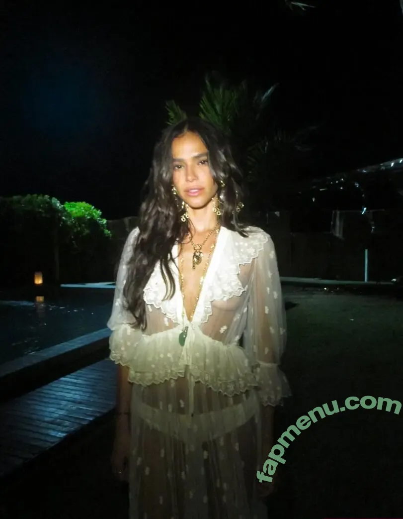 Bruna Marquezine nude photo #1226 (BruMarquezine / brunamarquezine)