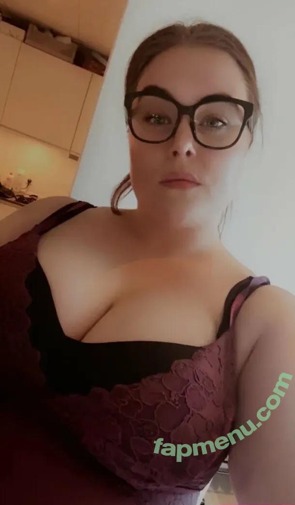 brunettebombxx nude photo #0003 (brunettebombxx)