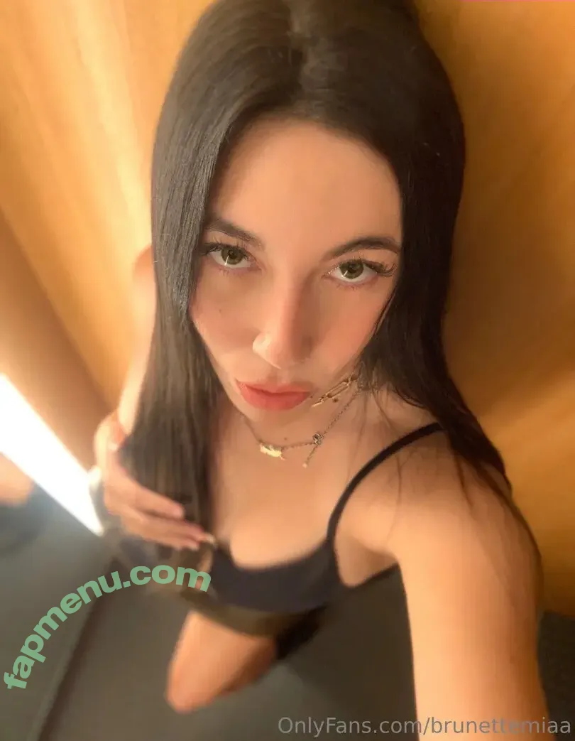 brunettemiaa nude photo #0002 (brunettemiaa)