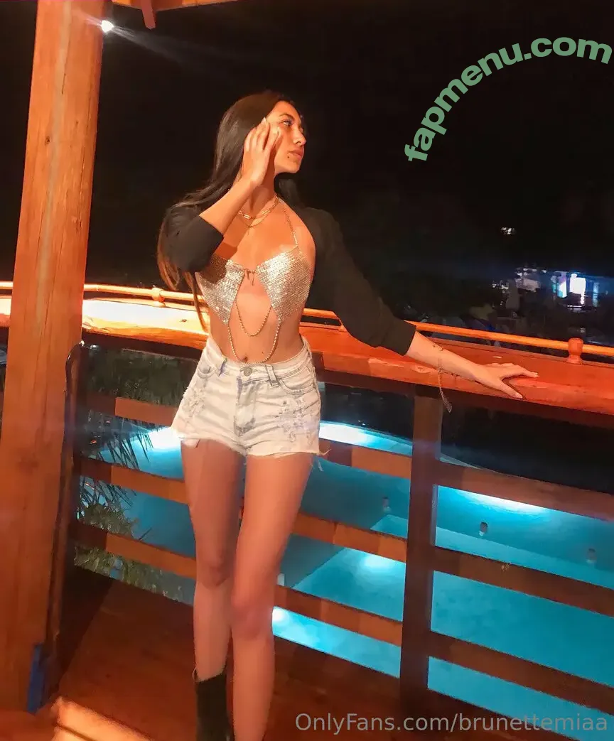 brunettemiaa nude photo #0008 (brunettemiaa)