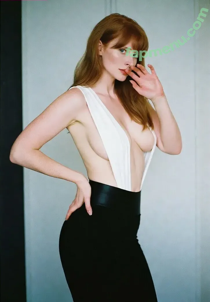 Bryce Dallas Howard nude photo #1134 (brycedhoward)