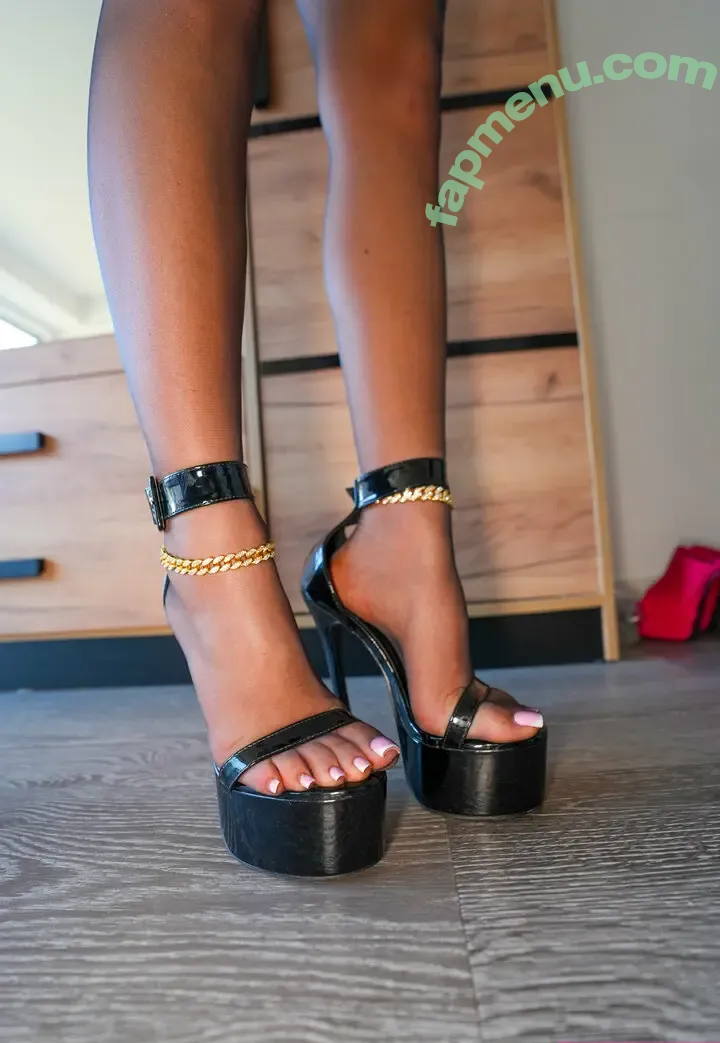 bubblegumtoes2 nude photo #0019 (bubblegum.toes_2)