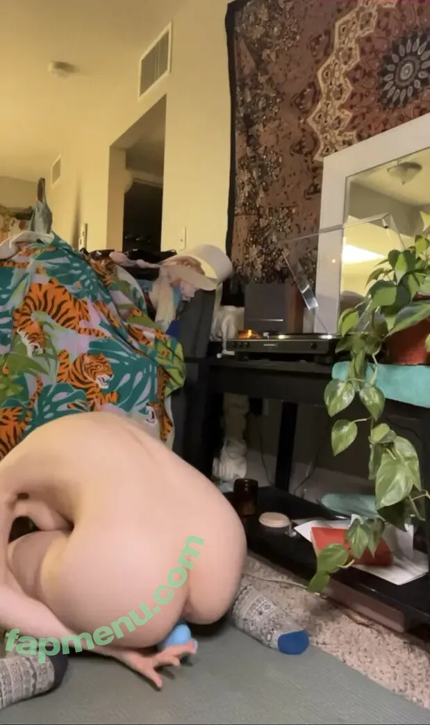 bug.universe nude photo #0043 (bugszxxx)