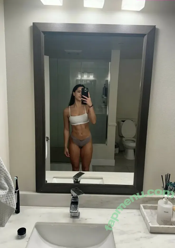 builtbybells nude photo #0001 (bellabumzy / builtbybellls)