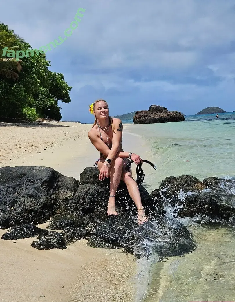 bulletvalentina nude photo #0003 (bulletvalentina)