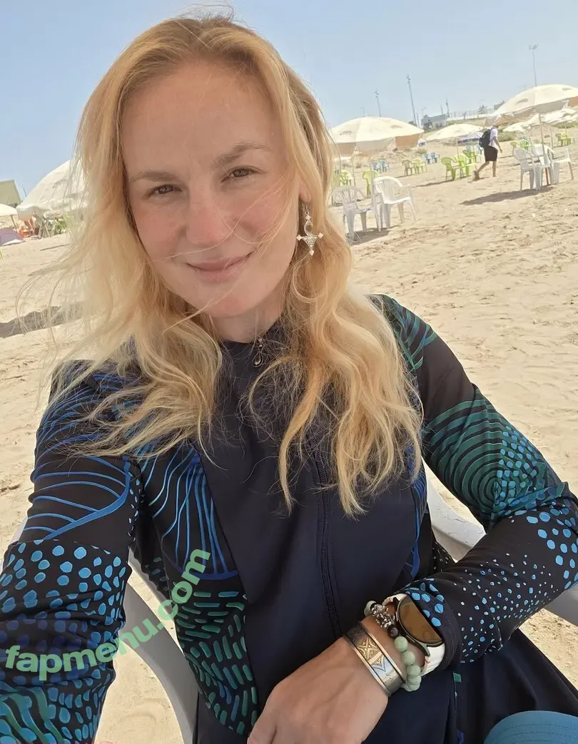 bulletvalentina nude photo #0209 (bulletvalentina)