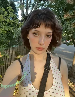 bunnilexi / bunni.emmie / bunni.lexiii / bunni_lexi / theofficialbugz nude photo #0025