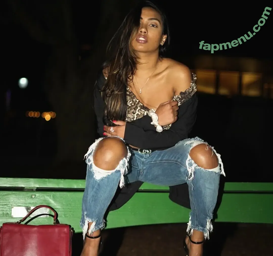 bunnybeauxo nude photo #0010 (stasiasnakes / xomgitsbunnie)