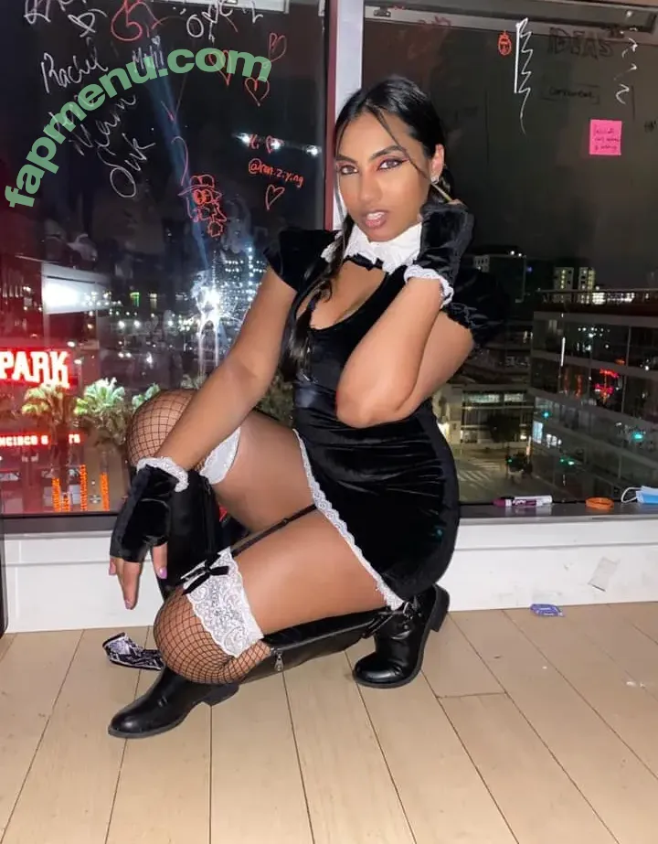 bunnybeauxo nude photo #0044 (stasiasnakes / xomgitsbunnie)