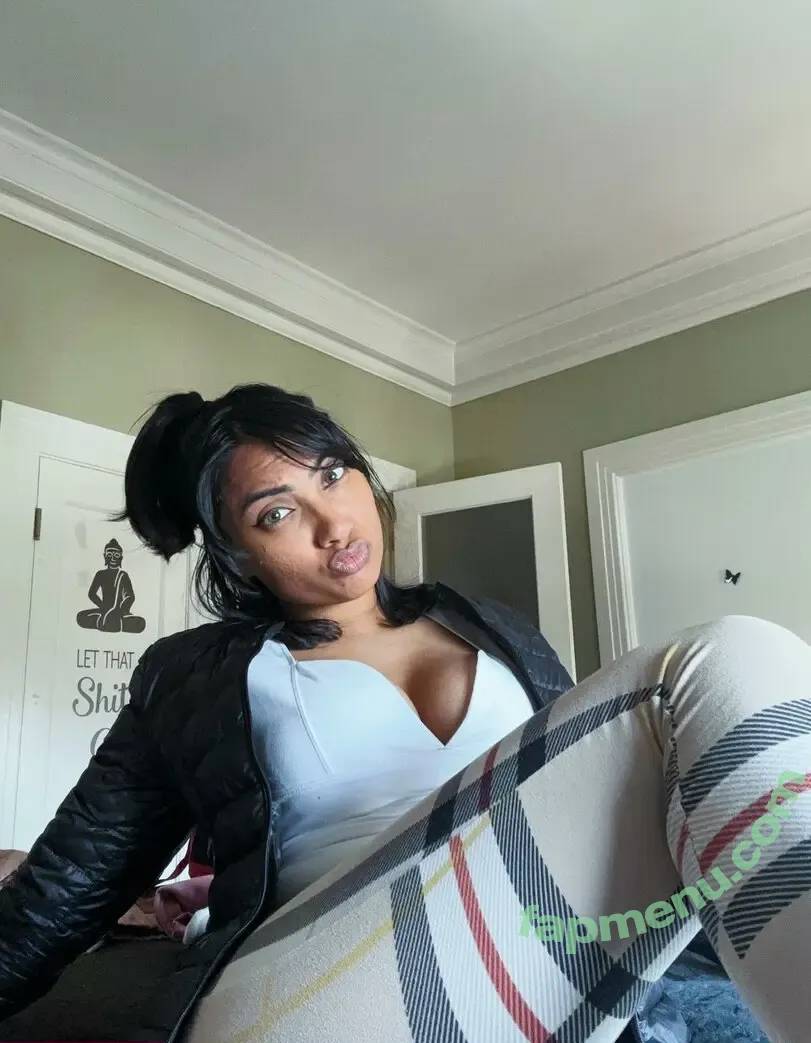 bunnybeauxo nude photo #0047 (stasiasnakes / xomgitsbunnie)