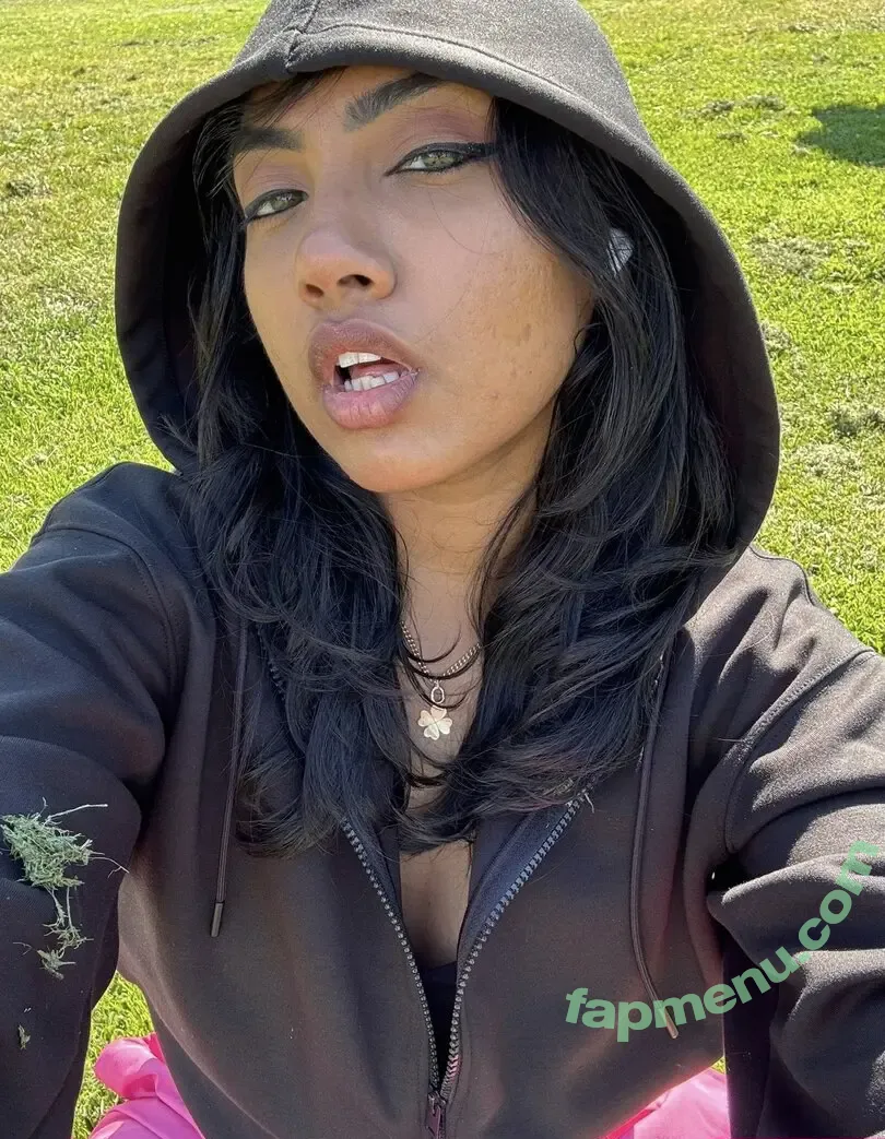 bunnybeauxo nude photo #0051 (stasiasnakes / xomgitsbunnie)