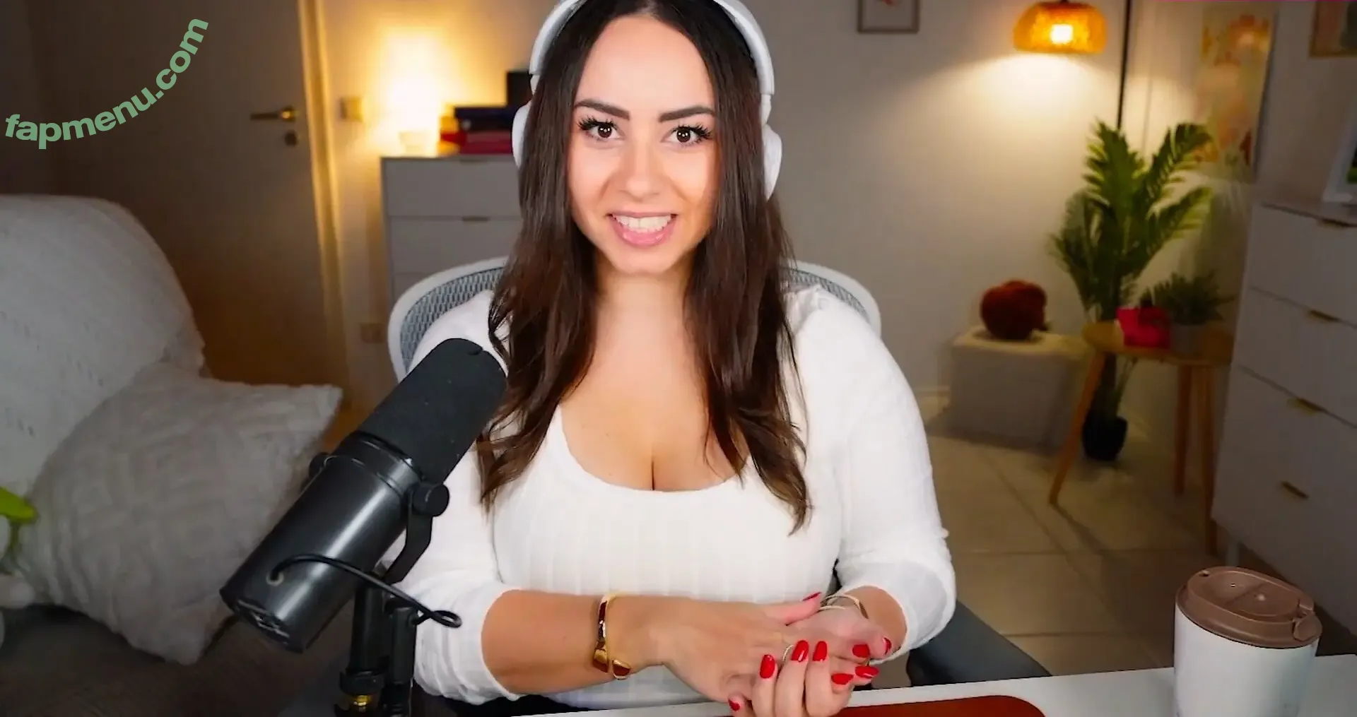 Bunnygirl nude photo #0330 (babybunnygirl1 / bunnymon.tv)