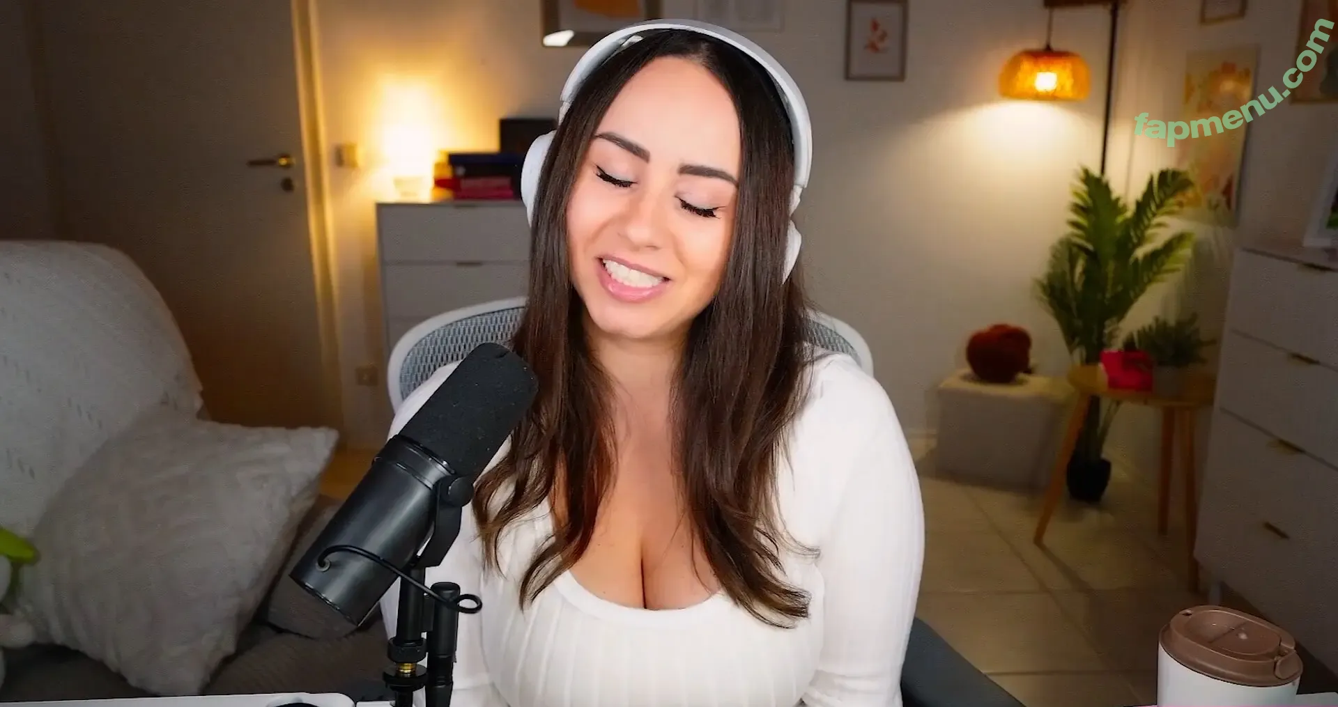 Bunnygirl nude photo #0346 (babybunnygirl1 / bunnymon.tv)