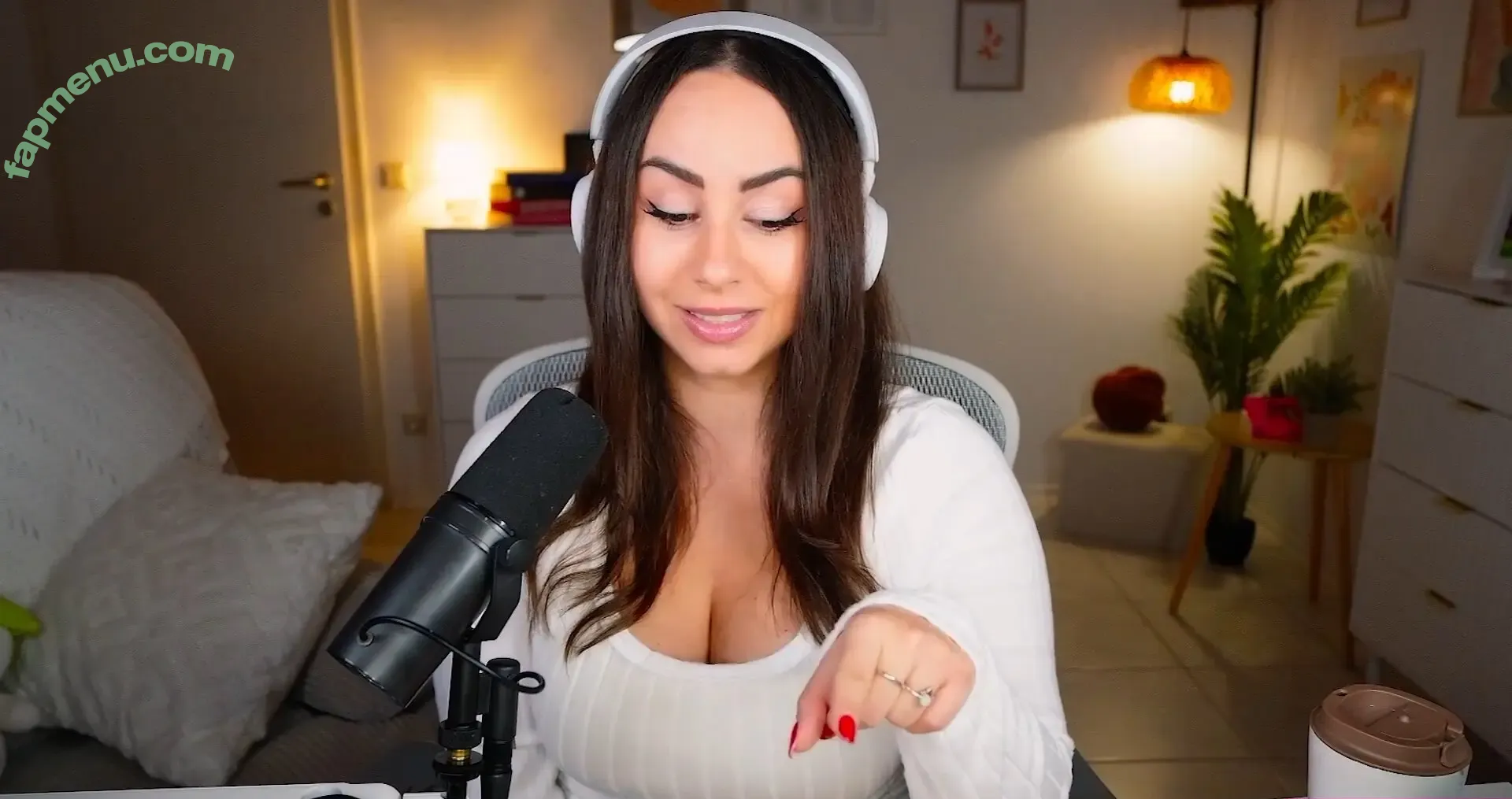 Bunnygirl nude photo #0348 (babybunnygirl1 / bunnymon.tv)