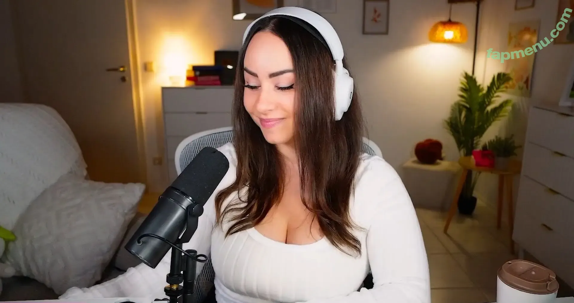 Bunnygirl nude photo #0349 (babybunnygirl1 / bunnymon.tv)