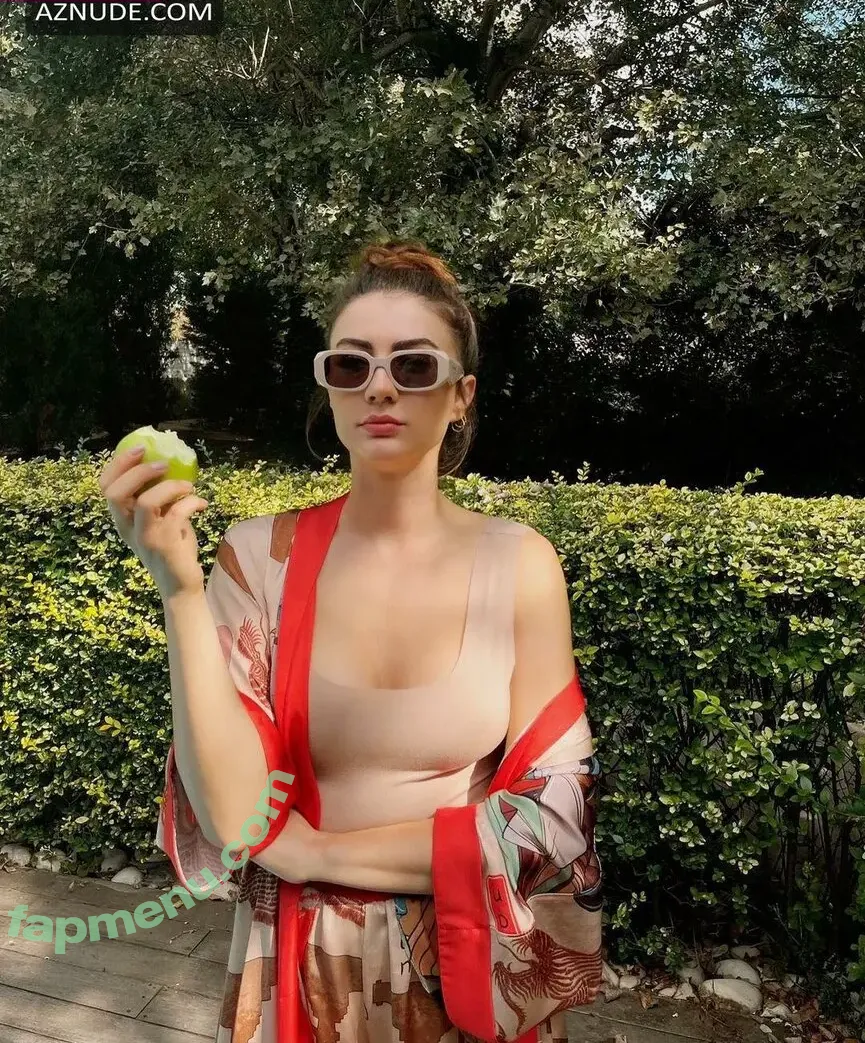 Burcu Özberk nude photo #0021 (Burcu Özberk)