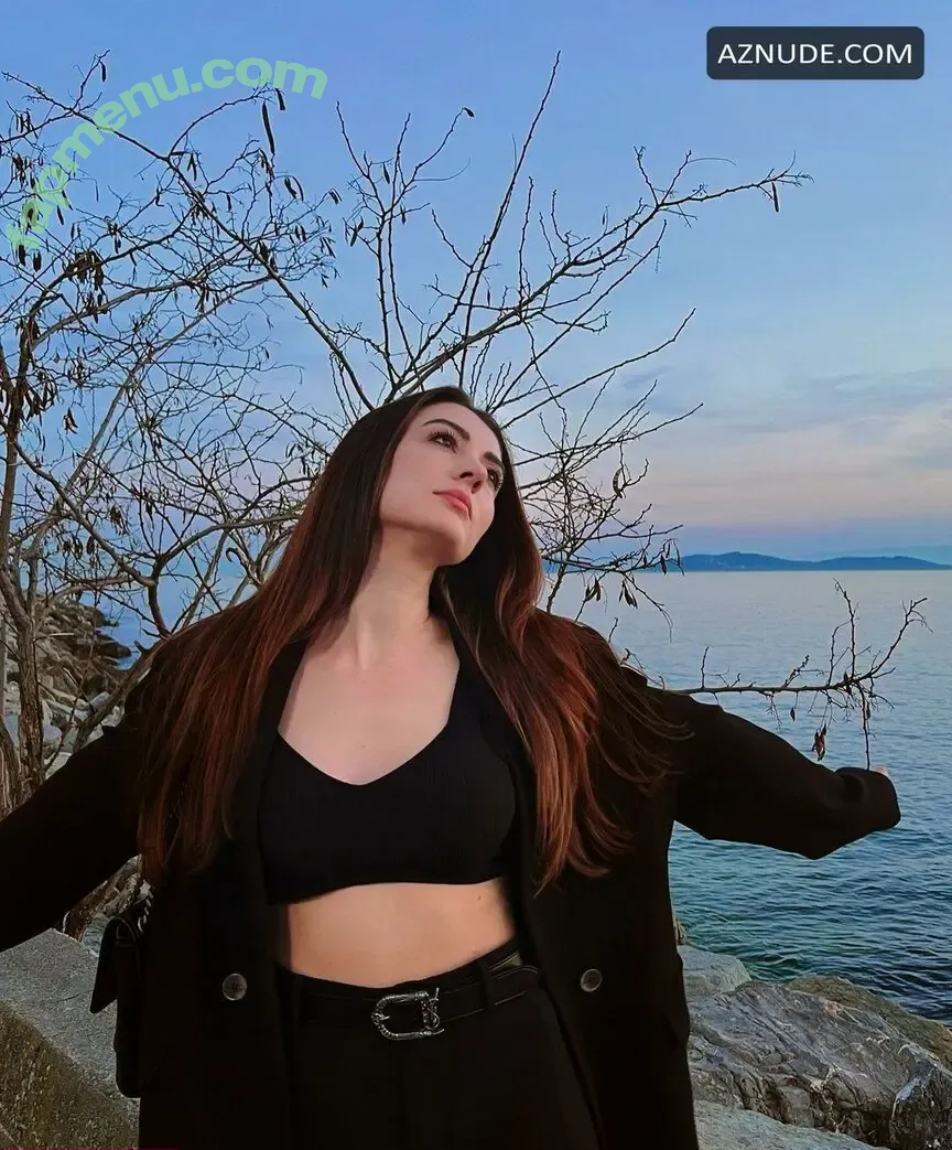 Burcu Özberk nude photo #0022 (Burcu Özberk)
