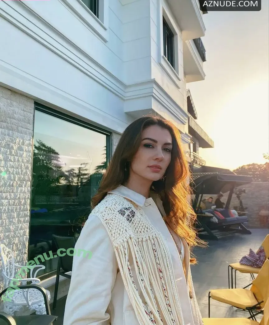 Burcu Özberk nude photo #0024 (Burcu Özberk)