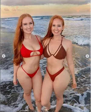 Burinski Twins / Ashley e Kayley / Gêmeas Burinski / ashleyburinski nude photo #0002