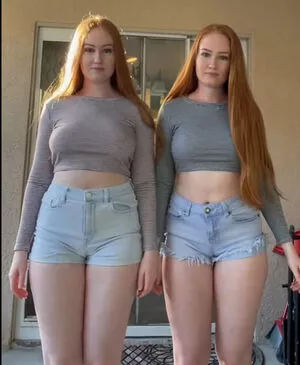 Burinski Twins / Ashley e Kayley / Gêmeas Burinski / ashleyburinski nude photo #0007