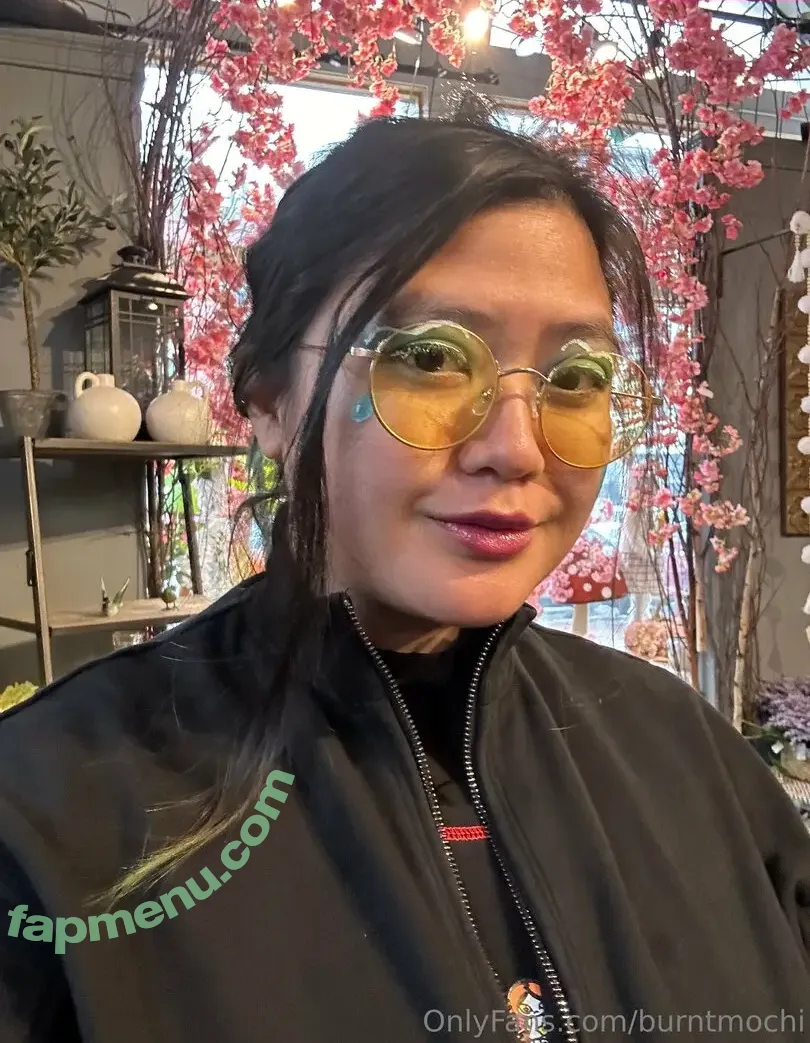 burntmochi nude photo #0024 (boredmochi)