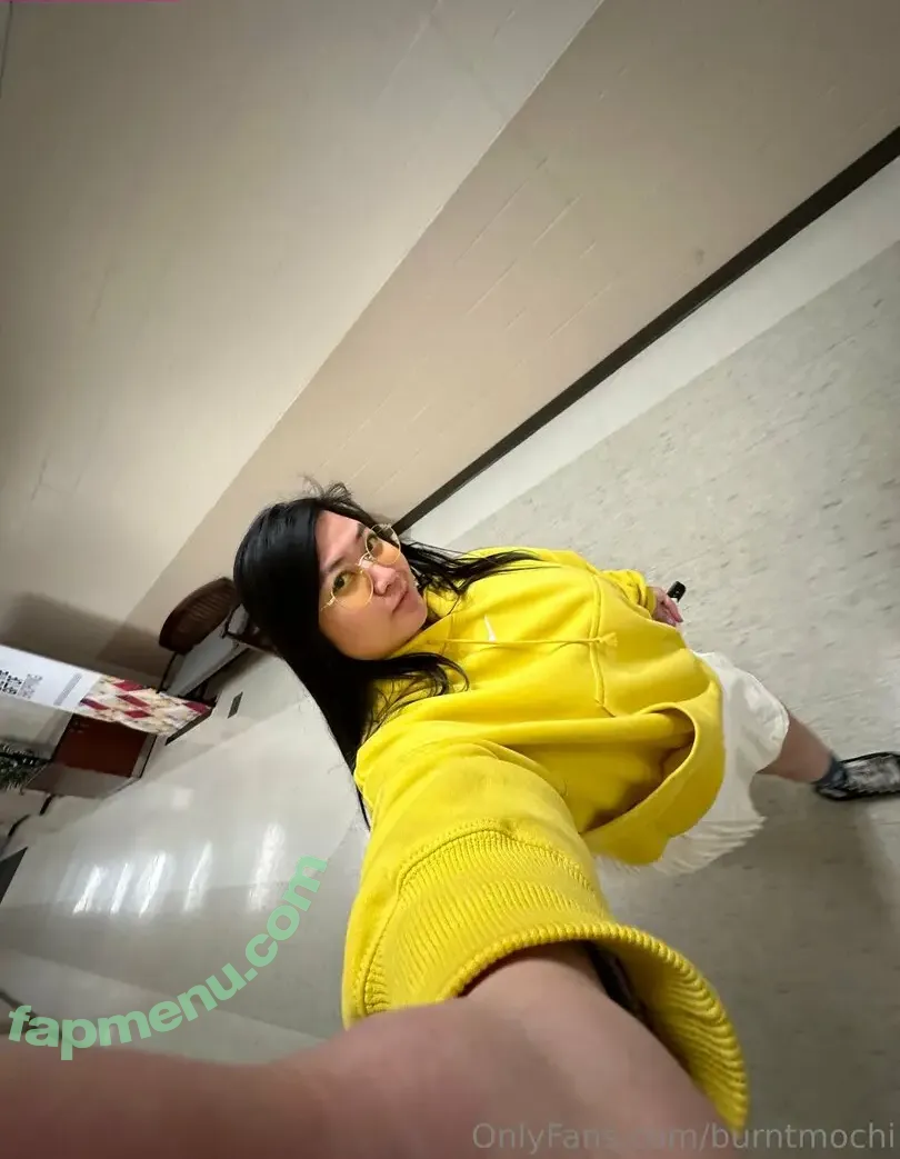 burntmochi nude photo #0052 (boredmochi)