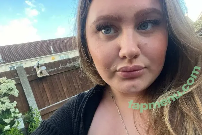 Busty Becca nude photo #0001 (becca_priorrx / beccapriorxox)