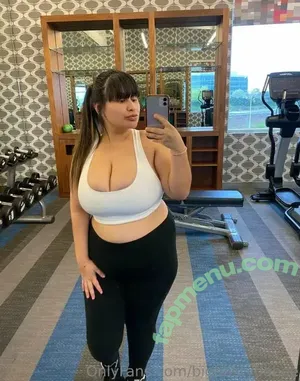 Busty Sweetheart / bigbustybabee / busty_heart / meetingnessa nude photo #0029