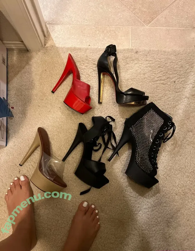 bustyamore nude photo #0001 (busty.ema)