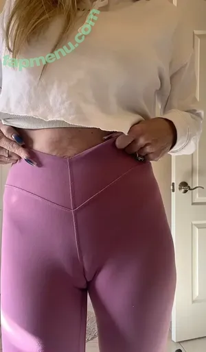 bustybootyblondefree / the_busty_blondie nude photo #0022