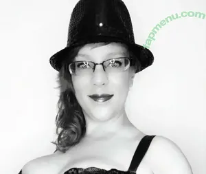 bustygeek11free / bustygeek nude photo #0073