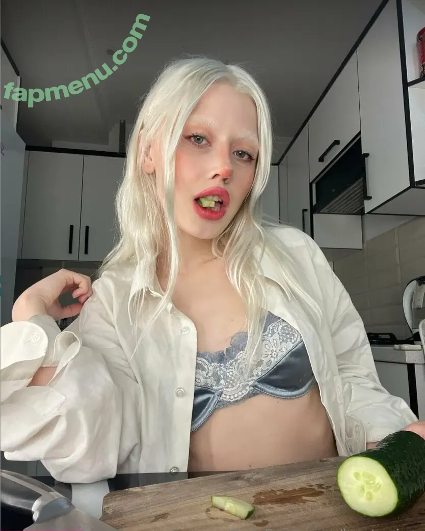 bustynina nude photo #0039 (tinabusty)