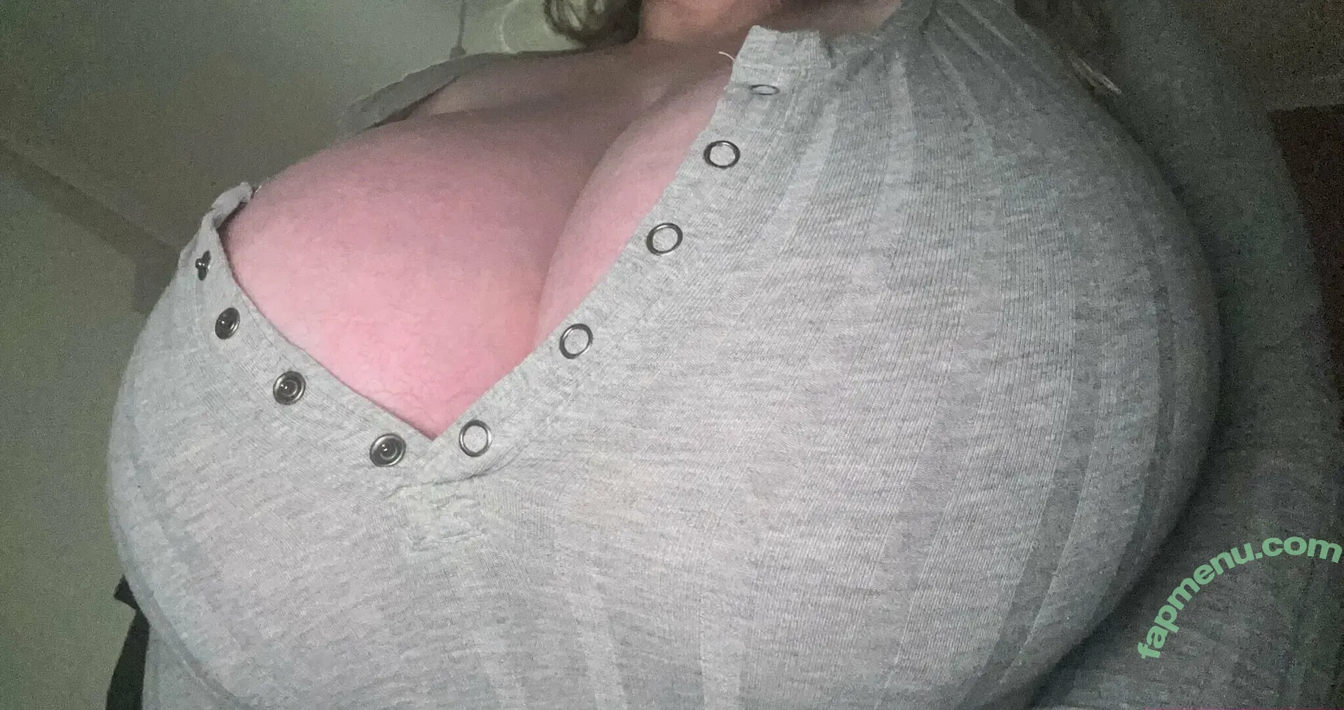 BustyQueen32M nude photo #0058 (the_32m_queen)