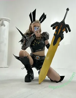 Busy B ASMR nude