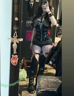 butter.on.a.poptart69 / Mia Rose nude photo #0420