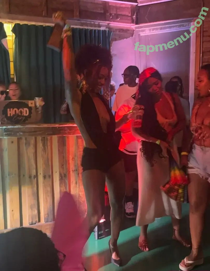 C00lghoul nude photo #0034 (theycallmeobsessed)