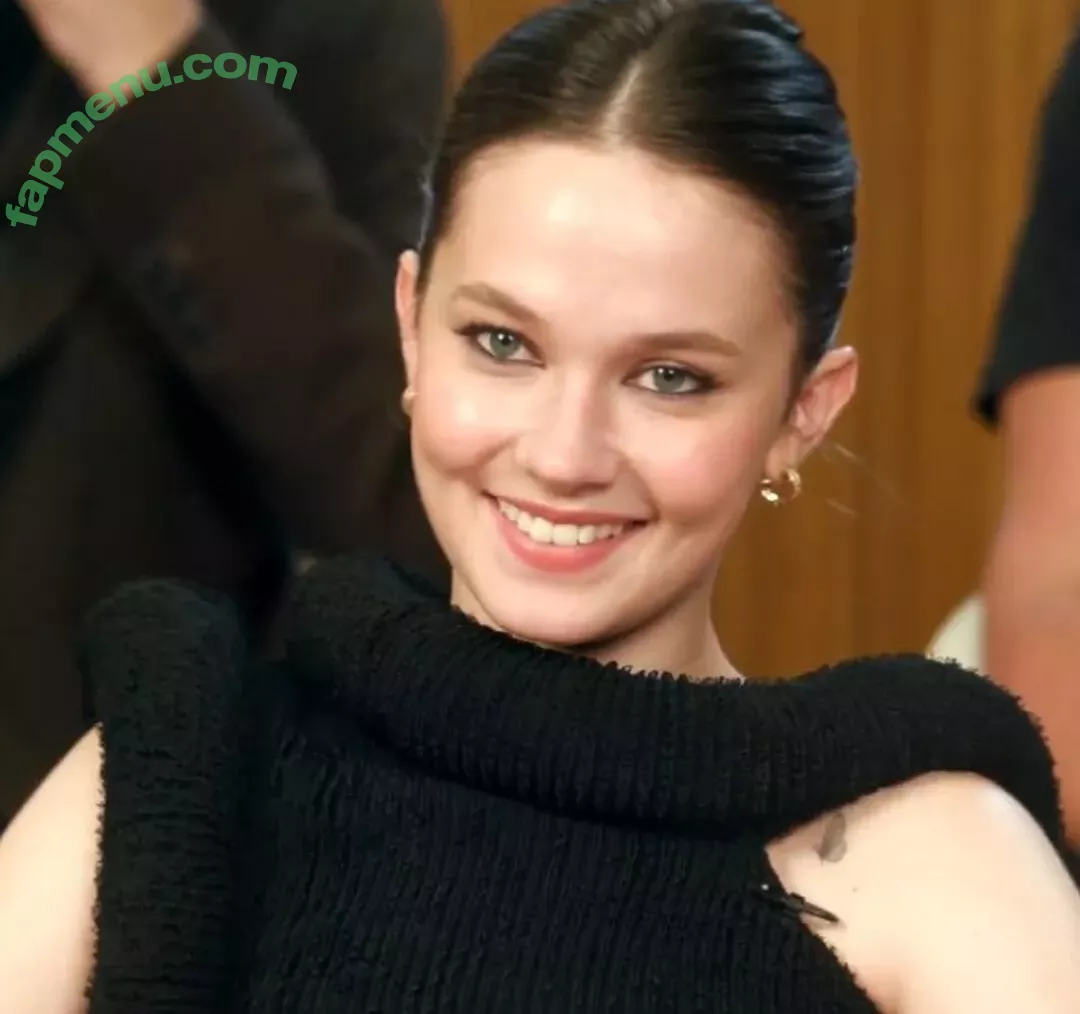 Cailee Spaeny nude photo #0156 (caileespaeny)