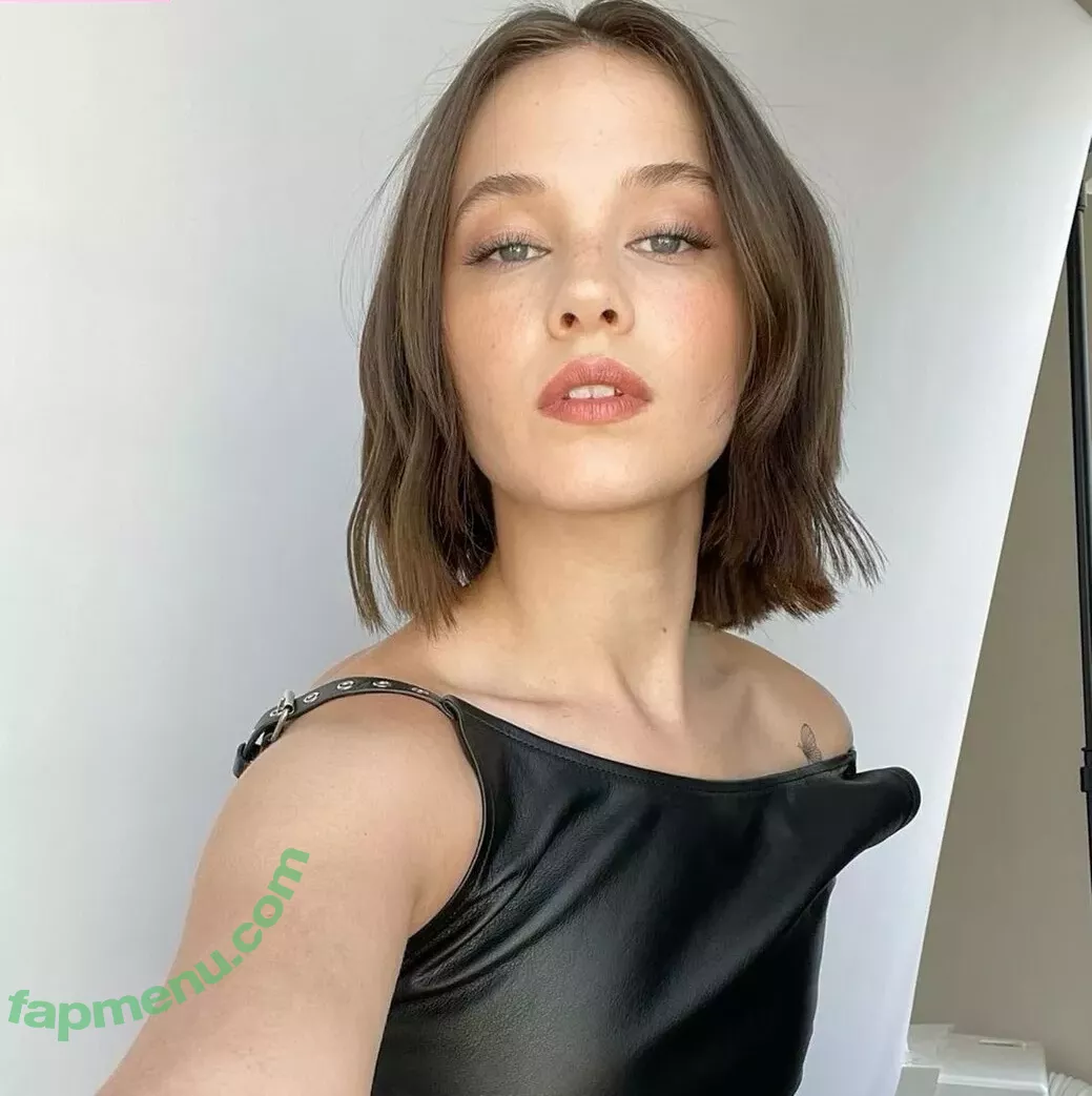 Cailee Spaeny nude photo #0176 (caileespaeny)