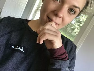 caireen / caireen25 / caireenonline nude photo #0122