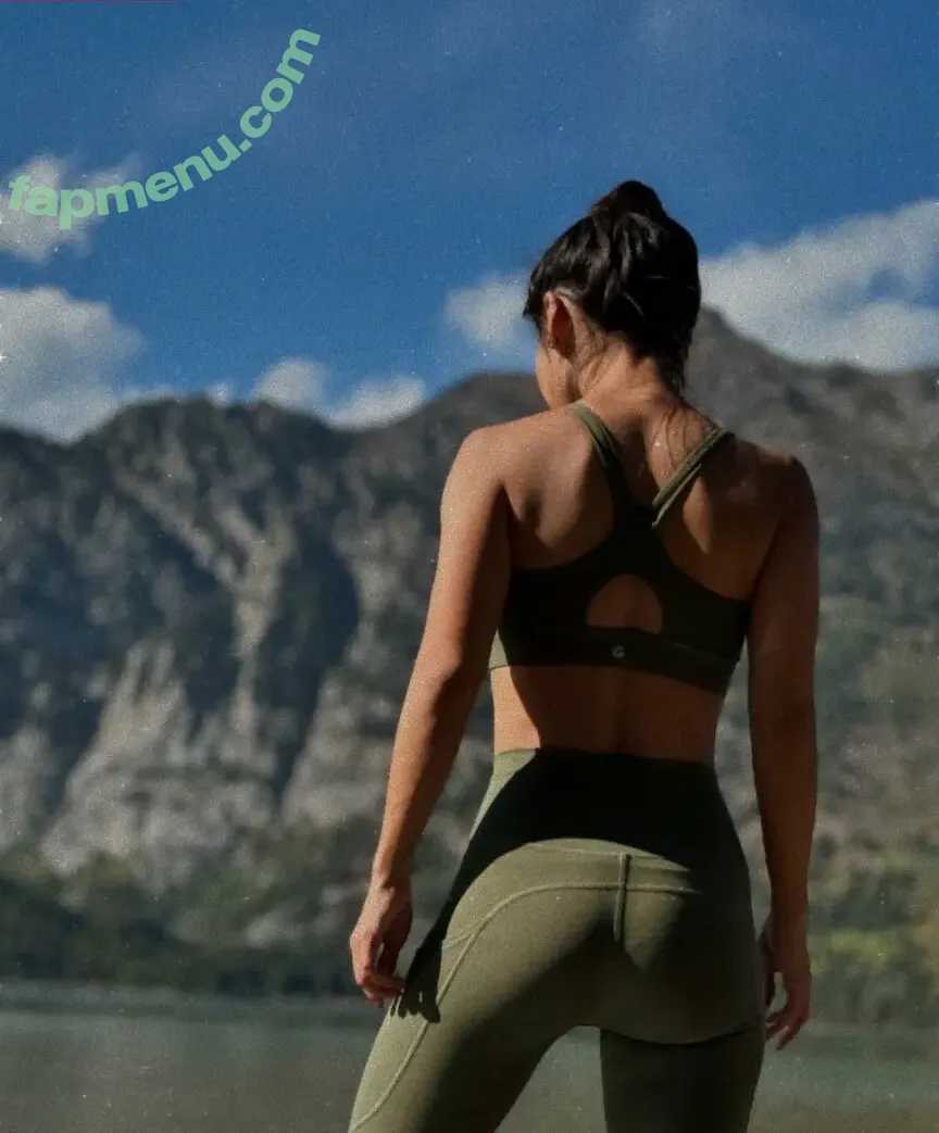 Caitanya Tan nude photo #0017 (caitofalltraits)