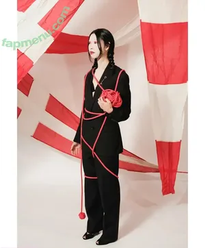 caitlyn.park / Moscot girl nude photo #0013