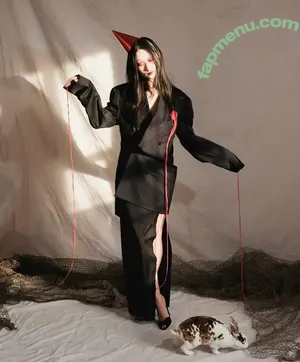 caitlyn.park / Moscot girl nude photo #0015