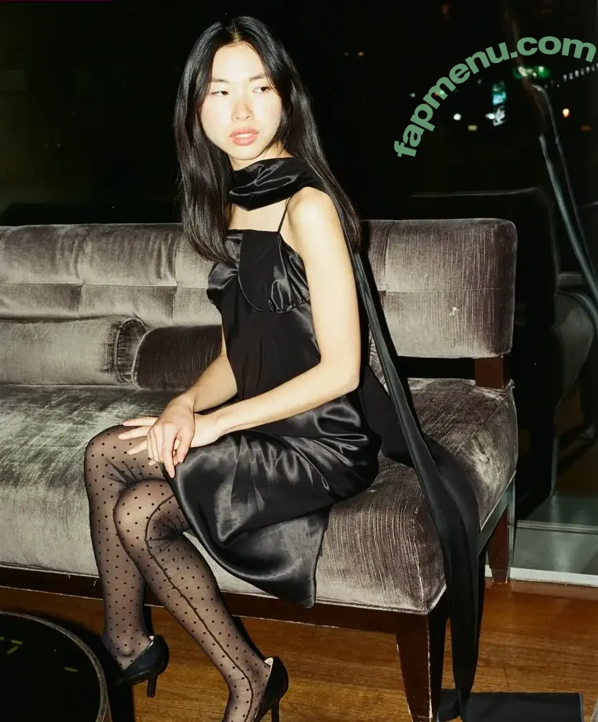 caitlyn.park nude photo #0003 (Moscot girl)