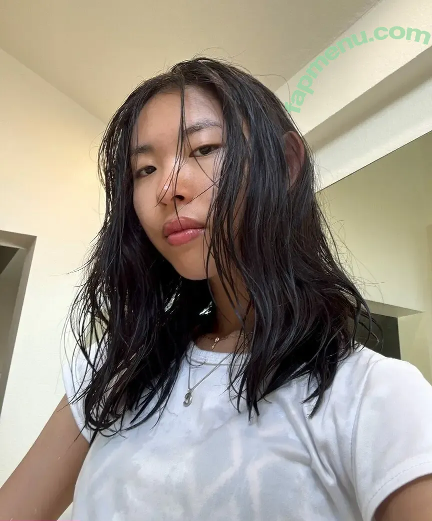 caitlyn.park nude photo #0004 (Moscot girl)