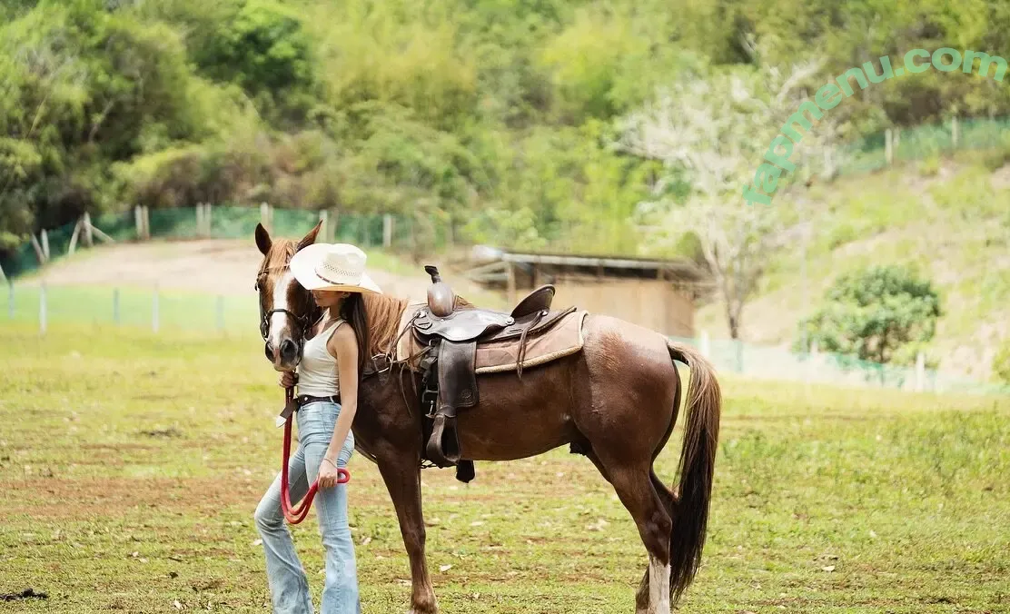 Caitlyn Stave nude photo #0001 (Sophia Stave / caitlynsstave)