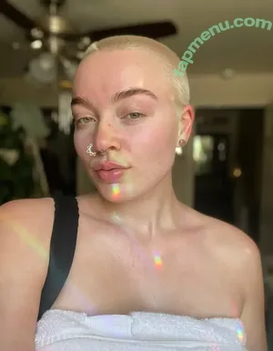  nude photo #0001