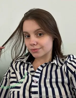 callmelizzyy / callmelizzzyy nude photo #0001