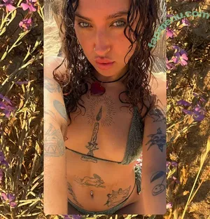Cameronleia nude photo #0006